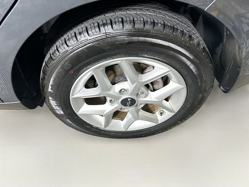 Used 2025 Kia Soul LX w/ LX Technology Package image 11