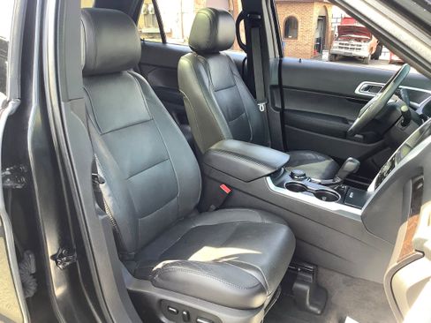 Used 2015 Ford Explorer Limited w/ Equipment Group 301A AWD/4WD image 17