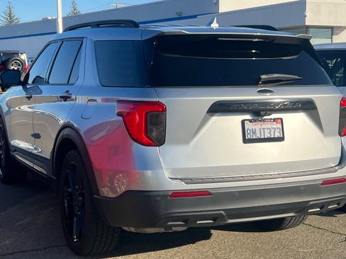 Used 2020 Ford Explorer XLT image 4
