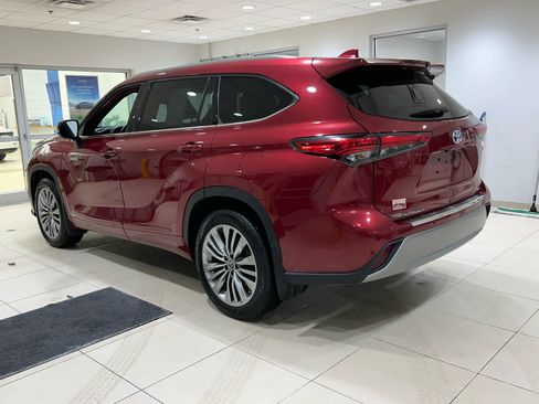 Used 2021 Toyota Highlander Platinum image 10