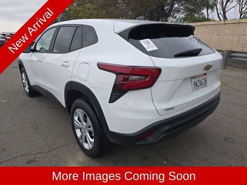 Used 2024 Chevrolet Trax LS FWD image 5