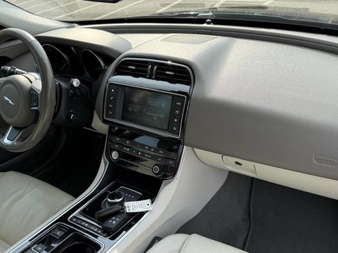 Used 2018 Jaguar XE Prestige RWD image 16