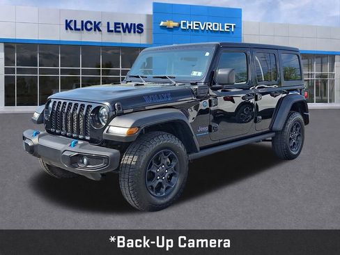 Used 2023 Jeep Wrangler Unlimited w/ Cold Weather Group AWD/4WD image 3