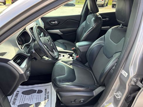 Used 2018 Jeep Cherokee Latitude Plus FWD image 17