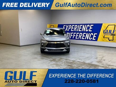 Used 2025 Chevrolet Blazer LT FWD image 3