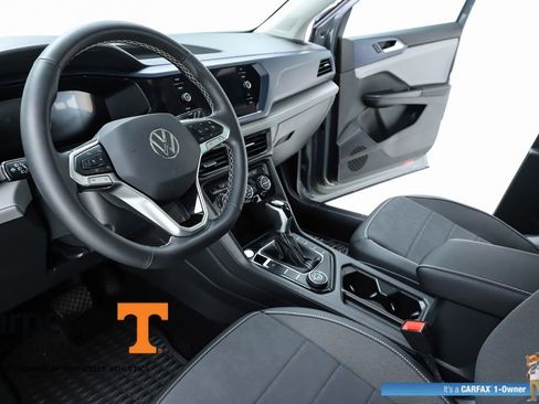 Used 2024 Volkswagen Taos SE w/ Panoramic Sunroof Package image 57
