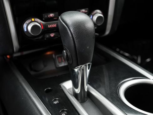 Used 2019 Nissan Pathfinder SV AWD/4WD image 18
