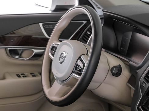 Used 2019 Volvo XC90 T5 Momentum image 15