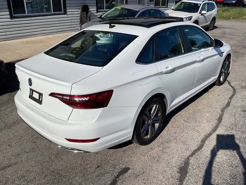 Used 2020 Volkswagen Jetta R-Line w/ R-Line Cold Weather Package FWD image 9