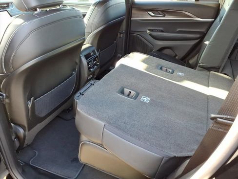 New 2025 Jeep Grand Cherokee Limited image 31