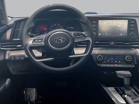 Used 2023 Hyundai Elantra SEL FWD image 6
