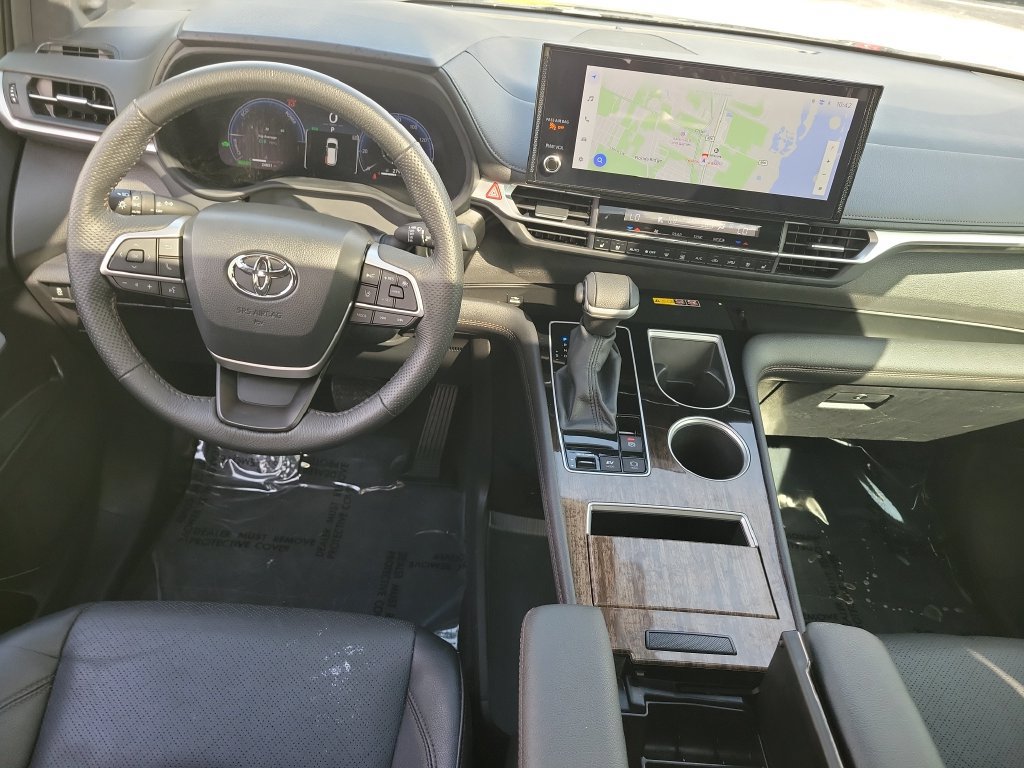 Used 2025 Toyota Sienna Limited FWD image 27