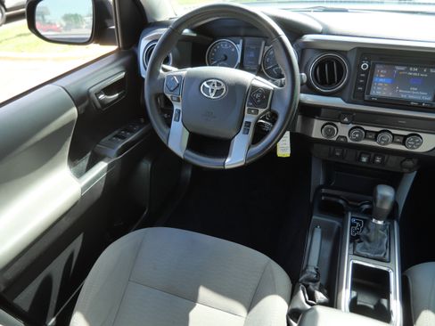 Used 2019 Toyota Tacoma SR5 AWD/4WD image 9