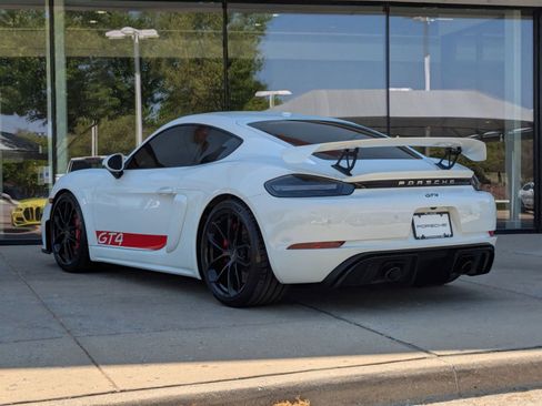 Used 2022 Porsche 718 Cayman GT4 RWD image 3