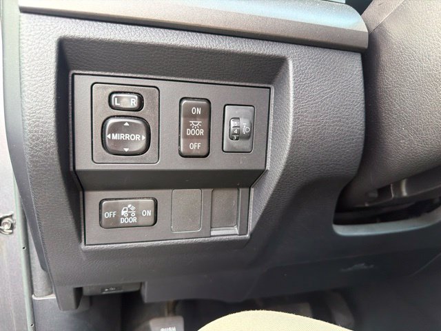 Used 2016 Toyota Tundra SR5 w/ SR5 Upgrade Package AWD/4WD image 18
