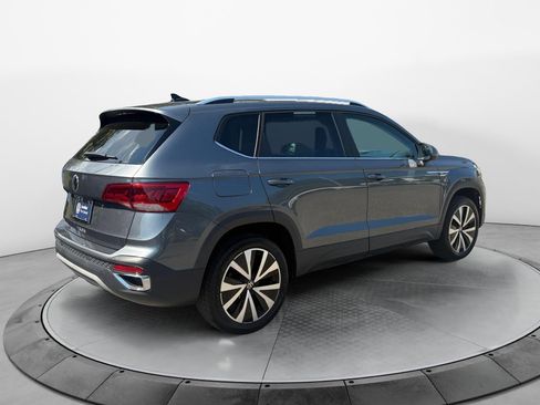 Certified 2023 Volkswagen Taos SE FWD image 7