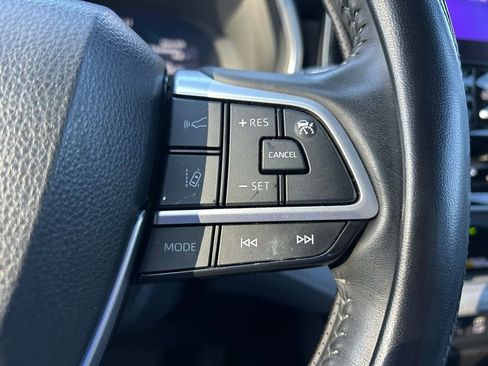 Used 2023 Toyota Highlander Limited image 21