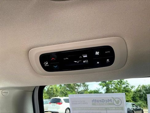 Used 2024 Chrysler Pacifica Touring-L FWD image 12