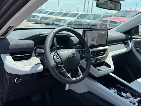 New 2026 Ford Explorer Platinum w/ LUX Leather Package AWD/4WD image 4