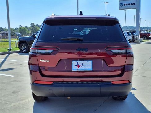 New 2025 Jeep Grand Cherokee L Altitude image 9