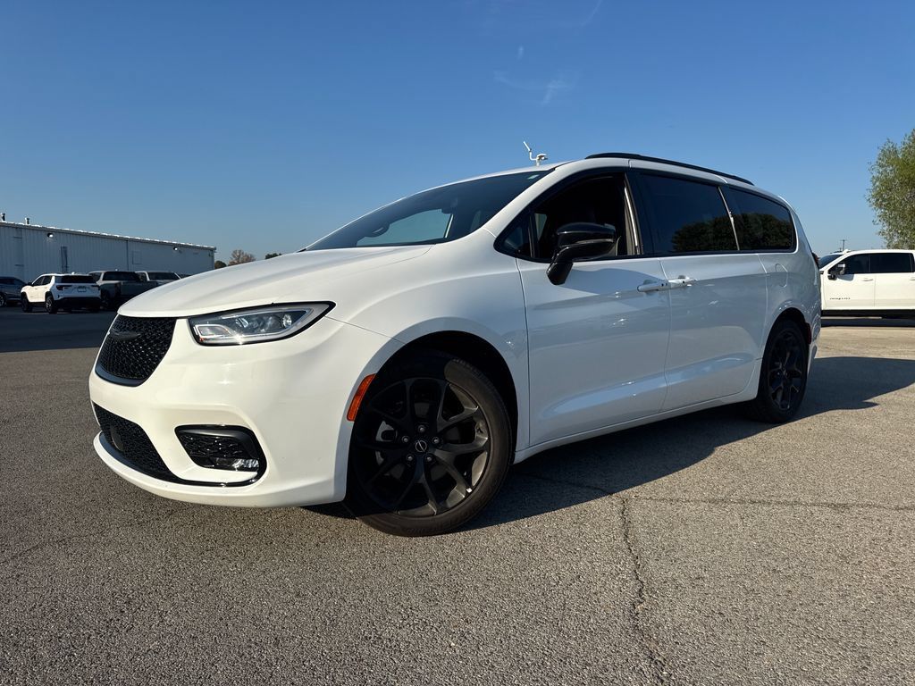 Used 2025 Chrysler Pacifica Limited FWD 360° Tour