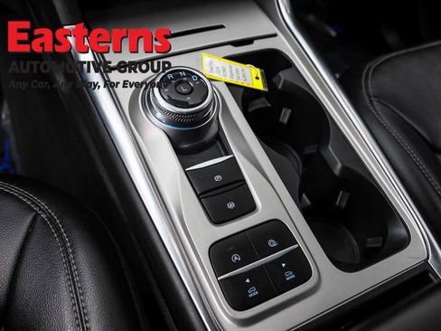 Used 2024 Ford Explorer Limited image 13