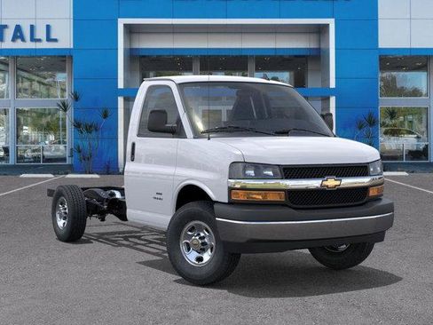 New 2025 Chevrolet Express 3500 w/ Power Convenience Package image 7