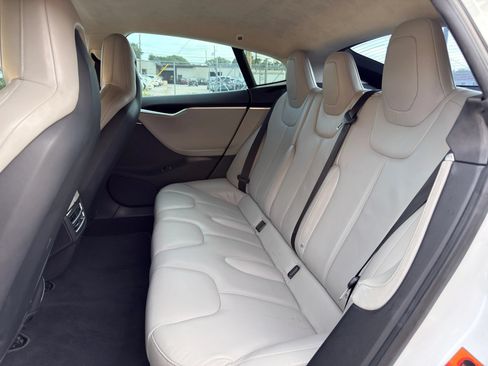 Used 2015 Tesla Model S 70 RWD image 17