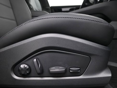 New 2026 Porsche Macan Electric RWD image 15