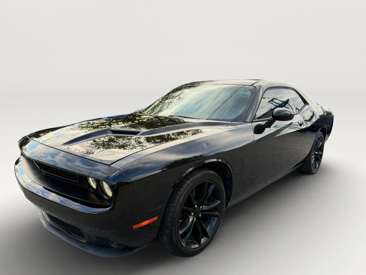 Used 2016 Dodge Challenger SXT Plus RWD image 7