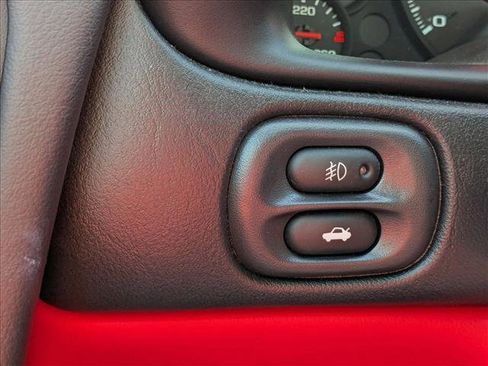 Used 2004 Chevrolet Corvette Coupe image 16