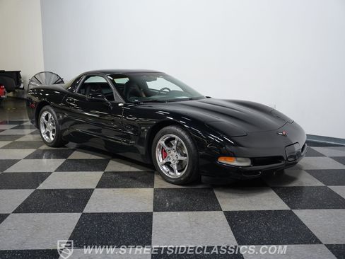 Used 2001 Chevrolet Corvette Coupe w/ Preferred Equipment Group2 RWD image 16