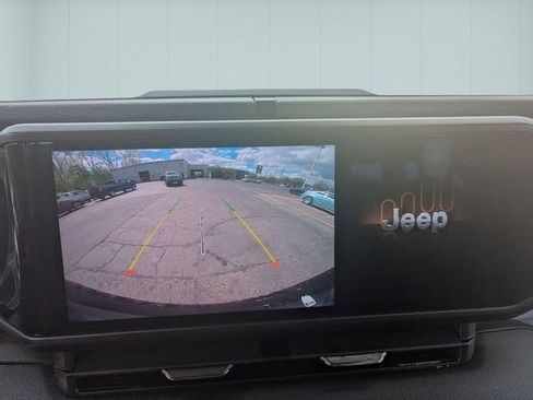 Used 2025 Jeep Wrangler Unlimited Sport AWD/4WD image 18