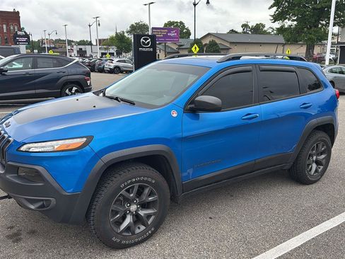 Used 2017 Jeep Cherokee Trailhawk AWD/4WD image 6