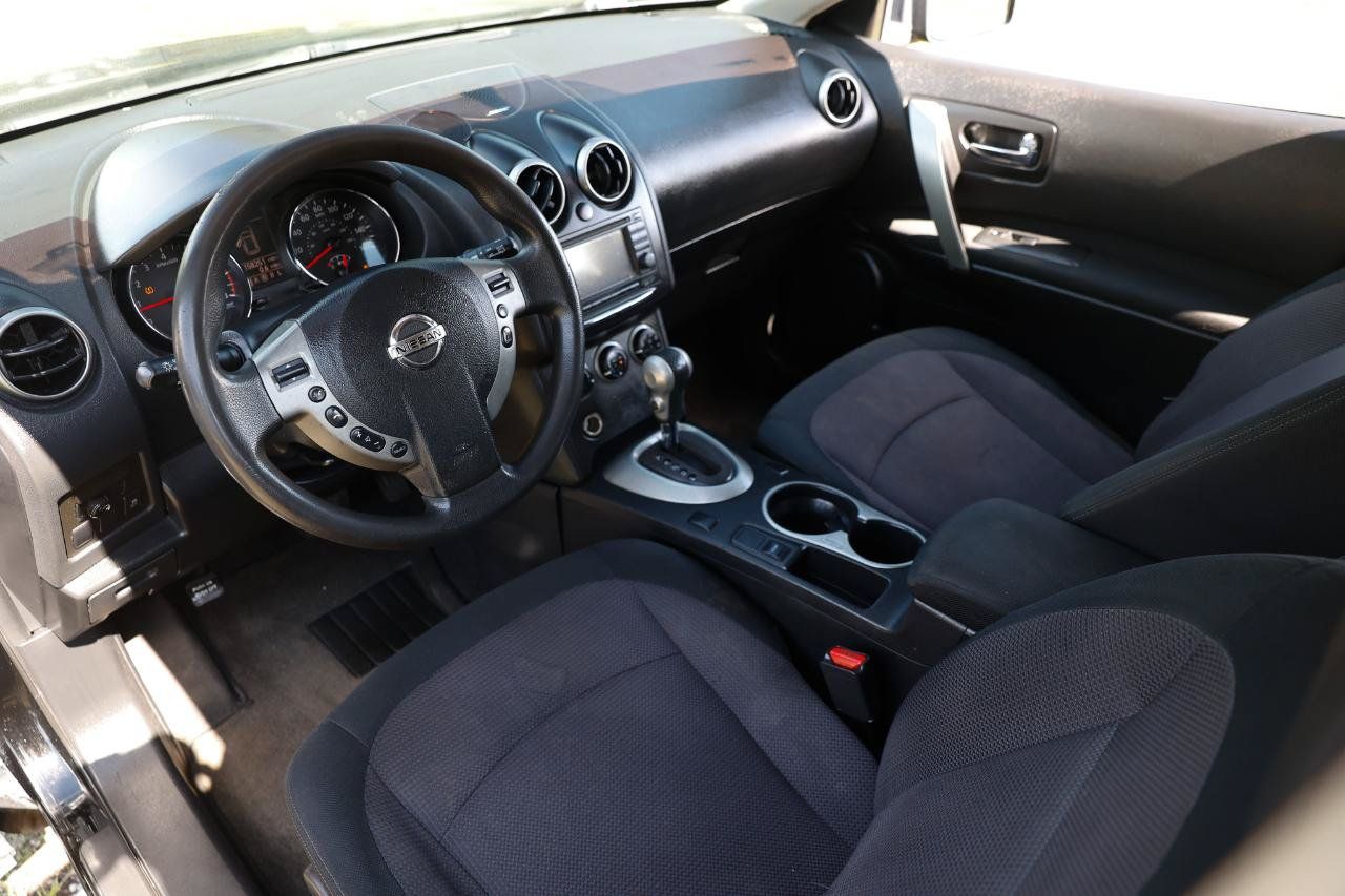 Used 2013 Nissan Rogue SV w/ Premium Pkg FWD image 4