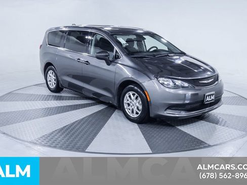 Used 2023 Chrysler Voyager LX FWD image 14
