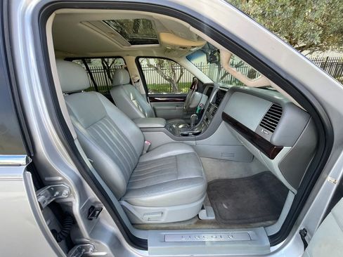 Used 2003 Lincoln Aviator AWD image 33