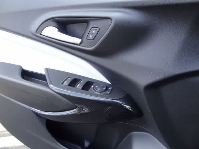 Used 2025 Chevrolet Trax LT FWD image 15
