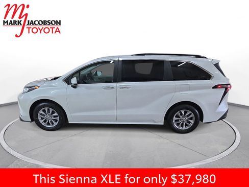 Used 2024 Toyota Sienna XLE image 14
