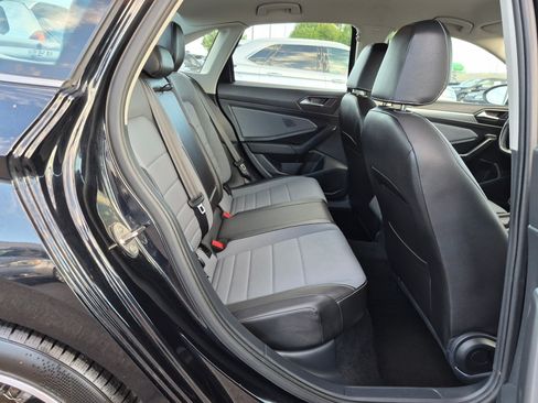 Used 2025 Volkswagen Jetta SE FWD image 32