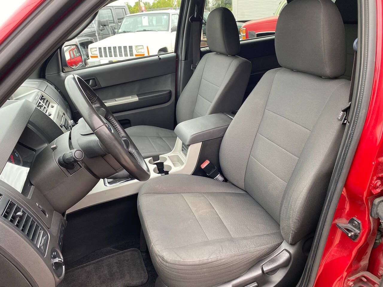 Used 2010 Ford Escape XLT FWD image 16