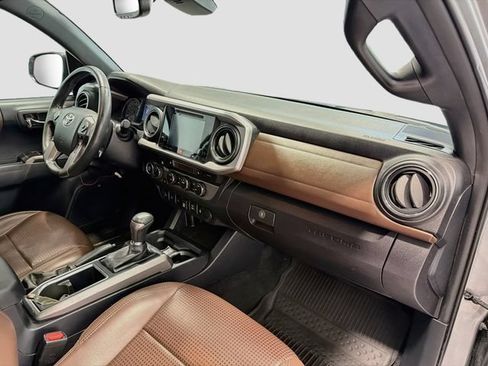 Used 2019 Toyota Tacoma Limited AWD/4WD image 22