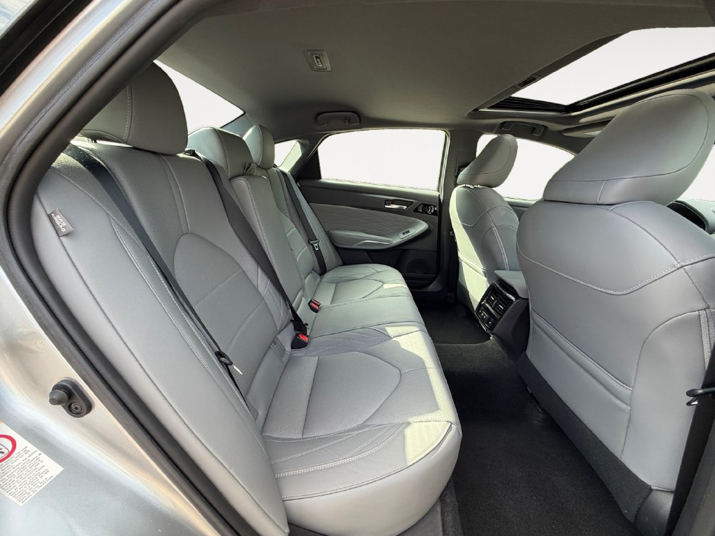 Used 2019 Toyota Avalon Limited FWD image 15