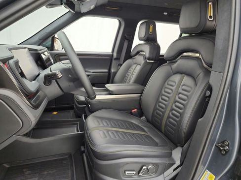Used 2025 Rivian R1S Adventure Dual AWD/4WD image 13