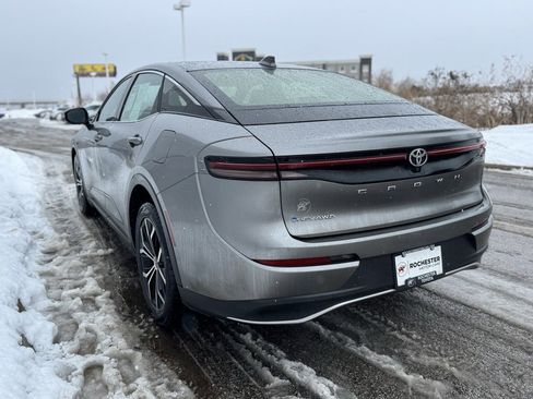 Used 2024 Toyota Crown XLE image 40