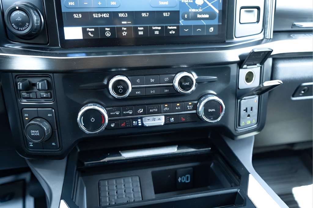 Used 2023 Ford F250 Lariat w/ Lariat Ultimate Package AWD/4WD image 21