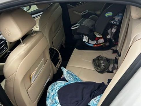 Used 2020 BMW 530i w/ Convenience Package image 4