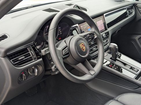Certified 2026 Porsche Macan AWD/4WD image 4