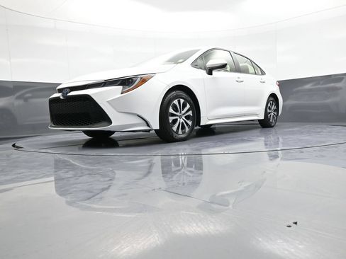 Certified 2020 Toyota Corolla LE FWD image 24