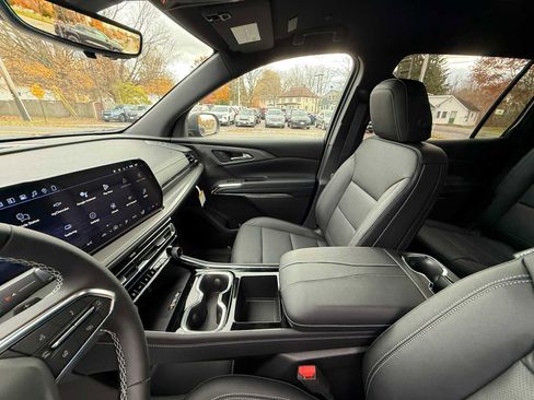 New 2026 Chevrolet Traverse LT image 18